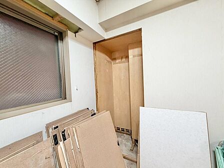 家電やスーツケース、ストック品など何でも片付く嬉しい空間です。