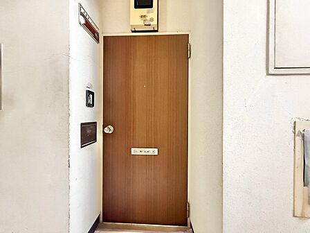 清潔感のある落ち着いた雰囲気の玄関です。