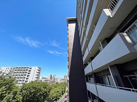 眺望や窓からの景色が良いと、家で過ごす時間も快適です。