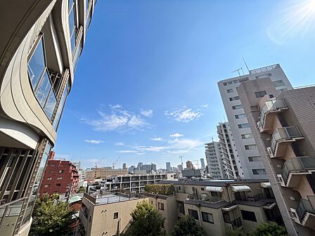 陽当たり・通風・開放感に恵まれた環境です。