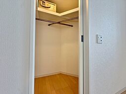 家電やスーツケース、ストック品など何でも片付く嬉しい空間です。