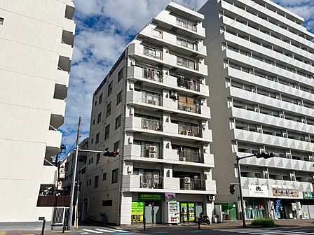 飽きのこないシンプルモダンな外観です。