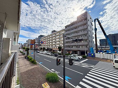 陽当たり・通風・開放感に恵まれた環境です。