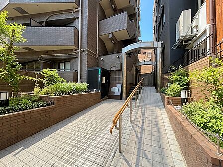 上質感漂う玄関アプローチです。