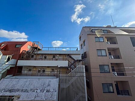 陽当たり・通風・開放感に恵まれた環境です。