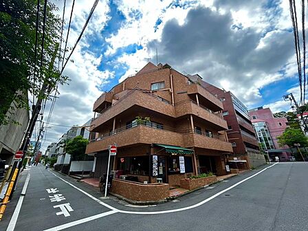 飽きのこないシンプルモダンな外観です。