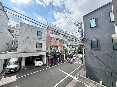 陽当たり・通風・開放感に恵まれた環境です。