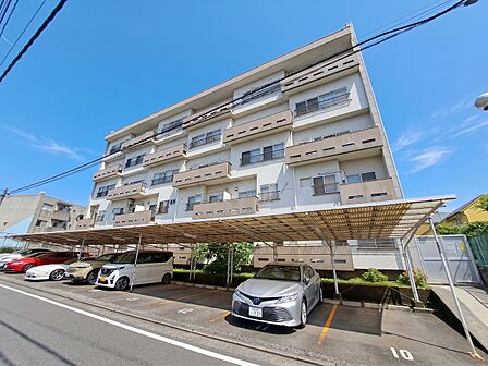飽きのこないシンプルモダンな外観です。