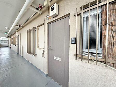 清潔感のある落ち着いた雰囲気の玄関です。