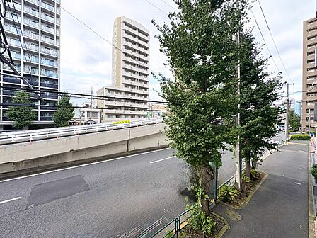 陽当たり・通風・開放感に恵まれた環境です。