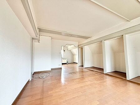 シンプルな内装と偏り過ぎないデザインで統一しました。