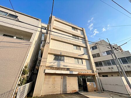 飽きのこないシンプルモダンな外観です。