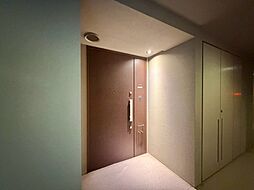 清潔感のある落ち着いた雰囲気の玄関です。