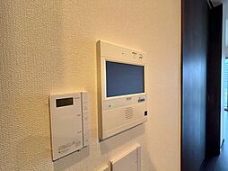 誰が来てもわかる様にモニター付きインターホンを設置。