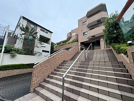 忙しく過ぎゆく日常を置き去るほど、ゆったりした時間が流れる住環境。