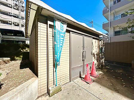 ゴミ置場。綺麗に管理されております。