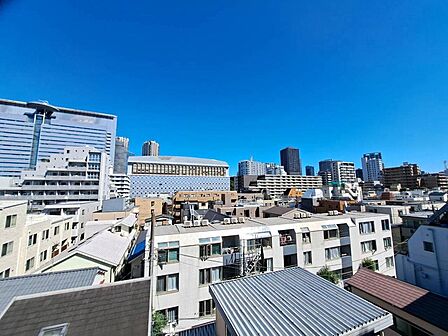 眺望や窓からの景色が良いと、家で過ごす時間も快適です。