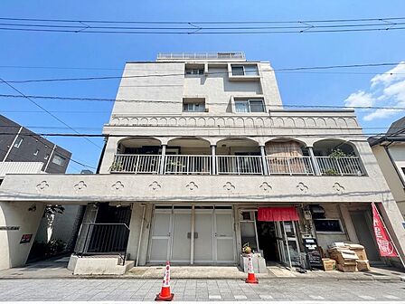 飽きのこないシンプルモダンな外観です。