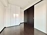 子供部屋：清かで艶やかな時間をもたらしてくれる室内です。