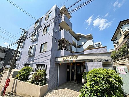 飽きのこないシンプルモダンな外観です。