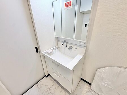 清潔感を感じられる洗面化粧台。