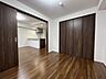 リビングと隣接している洋室の可動ドアを開くと大空間になります。家族構成の変化にも柔軟に対応可能。