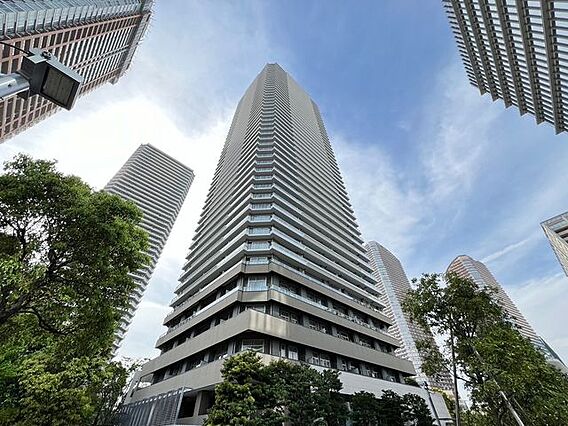 美しい外観が上...