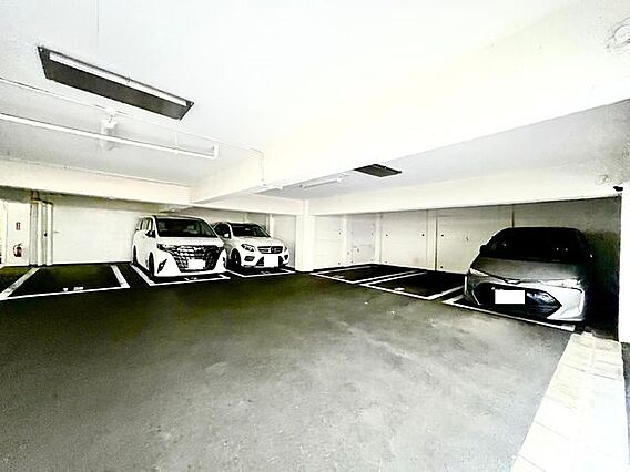 敷地内駐車場。