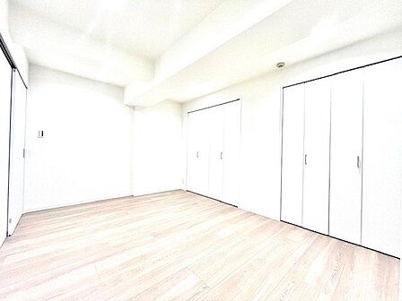過ぎ行く時間をゆったりと感じることができる落ち着いたお部屋。静かな環境でリラックスタイムをスタート。