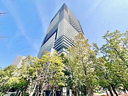 爽やかな青空の下に贅沢なほどに降り注ぐ陽光、豊かな居住性。クオリティが見事に調和した住空間。