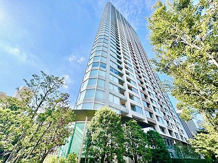 ラグジュアリーな都市生活が叶う、都心の好立地レジデンス。快適な暮らしを彩る上質な空間。
