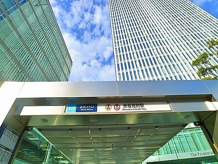 赤坂見附駅 800m