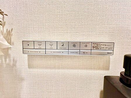 快適な生活を送るための洗浄機能付トイレ。おしり洗浄・ビデ洗浄・暖房便座の機能を標準装備しています。