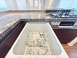 ビルトイン食洗機を採用。様々なシーンで家事の時短に役立ちます。