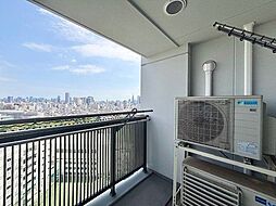 陽当りの良い南東向きバルコニー。