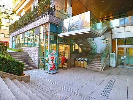 セブンイレブン赤坂ガーデンシティ店 85m