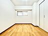 洋室：過ぎ行く時間をゆったりと感じることができる落ち着いたお部屋。プライベートな時間を満喫できます。