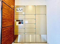 宅配ボックス有。お仕事やお出かけで荷物が受け取れない時も大変便利です。