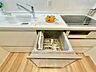 キッチン：ビルトイン食洗機は作業台が広く使え、見た目もスッキリ。節水や節電も充実して家事の手助けをしてくれます。
