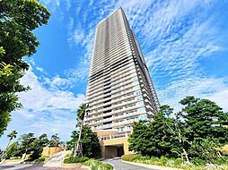 爽やかな青空の下に贅沢なほどに降り注ぐ陽光。豊かな居住性と、クオリティが見事に調和した住空間。