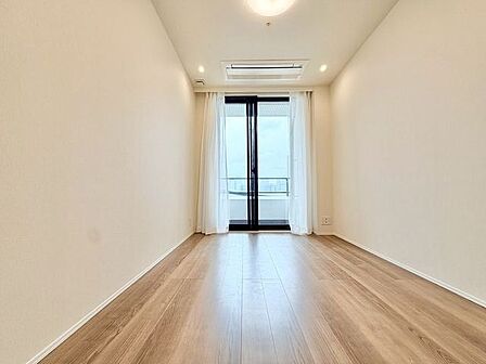 明るい日差しが差し込む空間。美しい街並みと穏やかな住環境でやすらぎの暮らしを叶えます。
