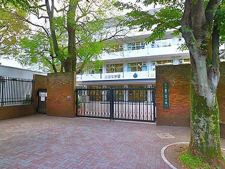 港区立青山中学校 800m
