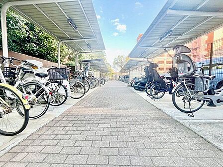 敷地内駐輪場。