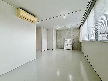 一日の疲れをいやしてくれる主寝室。時を忘れて過ごす場所として過ごせるお部屋。
