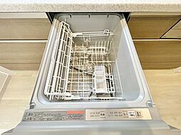 食器を洗っている間にお掃除など、様々なシーンで家事の時短に役立つビルトイン食洗機。