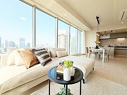 明るい日差しが差し込む空間。美しい街並みと穏やかな住環境でやすらぎの暮らしを叶えます。