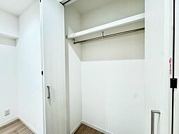 充分な収納スペースを確保。居室内に余計な家具を置く必要がないので、シンプルですっきりとした暮らし。
