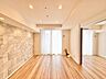 室内：光と風があふれる開放的なリビングダイニング。明るく穏やかな空気のなかで飲んだり、食べたり、笑ったり。