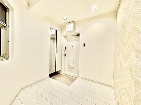 住まいの顔となる玄関スペースは、実用性はもちろん、第一印象をよくしてくれるデザイン性も重要です。