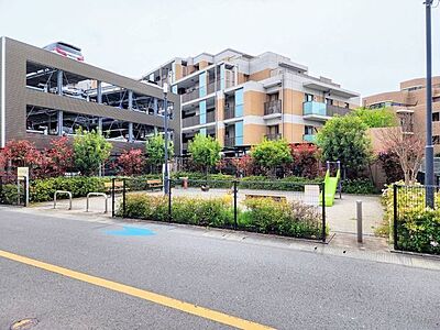 外観:おしゃれな雰囲気や自然の潤い、親しみやすさといった個性を、街に新たな価値をもたらし続けてくれます。 外観:おしゃれな雰囲気や自然の潤い、親しみやすさといった個性を、街に新たな価値をもたらし続けてくれます。